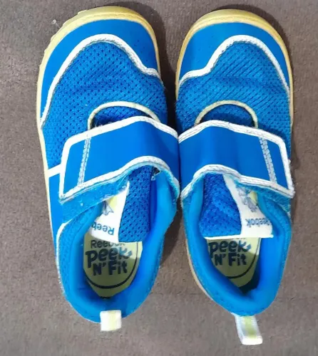 Tênis chuteira reebok tamanho 26 valor 40$ Retirada recanto Das Emas ou a combinar