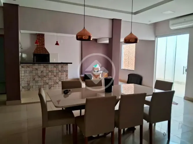 #Vende-se casa no condomínio fechado Residencial Santo Antônio , região Coxipó , com 03 qu