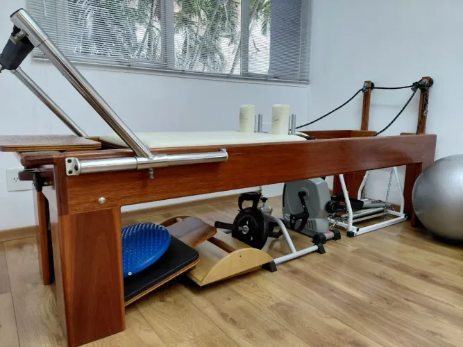 Pilates Physiopilates  Vende-se 01 Cadillac,01 Barrel, 02 pranchas e 01 Clinical Reformer 