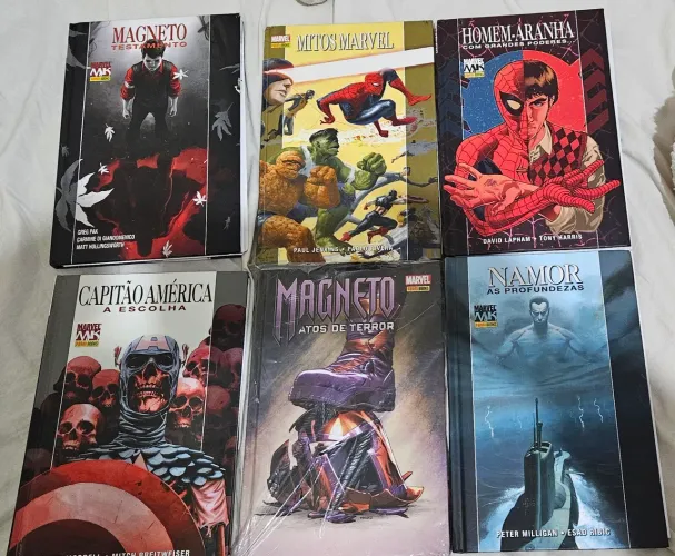 Lote HQS Marvel Mk + poster e Magneto atos de terror.