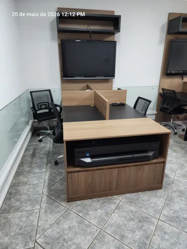 Vendo 2 estações de trabalho. 10 baias.