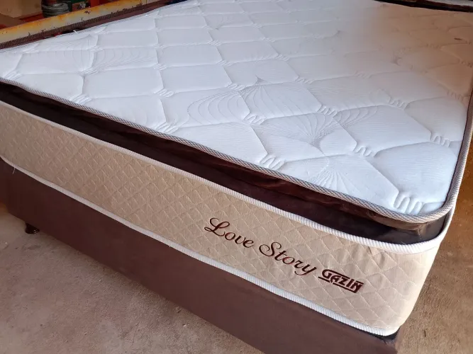 Cama box de casal bem conservada 