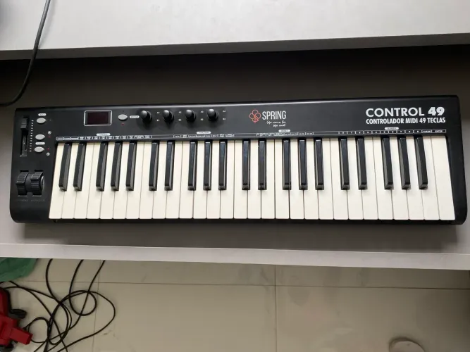 Controlador mídi spring 49