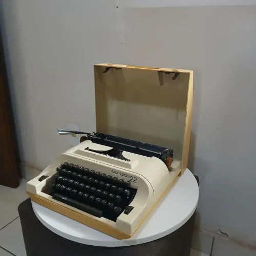 Máquina de escrever Remington 22