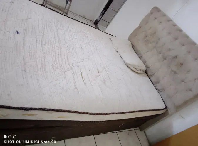 Vendo uma cama king barata