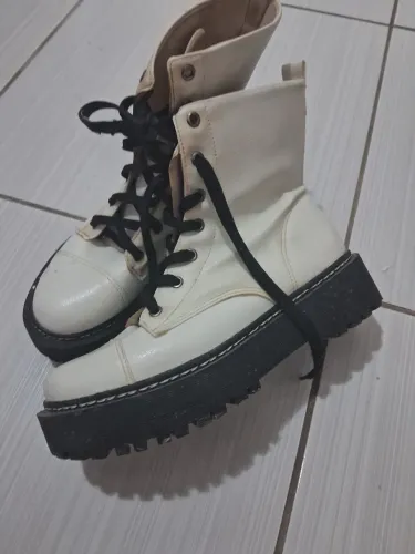 Bota coturno Feminino 38