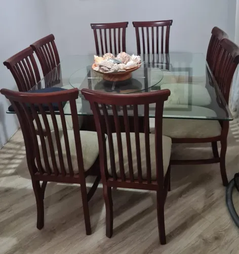 Mesa quadrada com 8 cadeiras 1,40 x 1,50