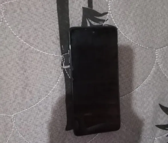 moto g24 super conservado sem trincos vai com carregador