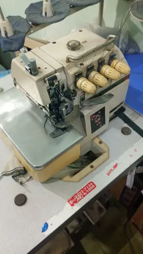 MÁQUINA OVERLOQUE YAMATA 5 FIOS INDUSTRIAL SEMI NOVA OVERLOCA E COSTURA AO MESMO TEMPO 