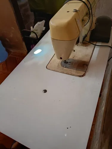 Máquina de costura Singer facilita