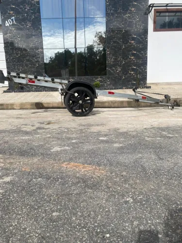 Carretinha galvanizado a fogo pra jet ski , lanternas em led , rodas aro 18