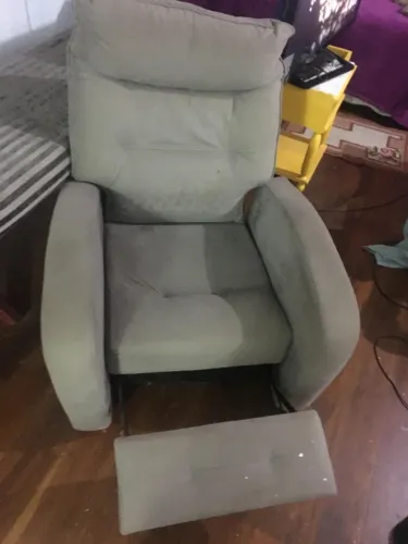 cadeira em tecido reclinável