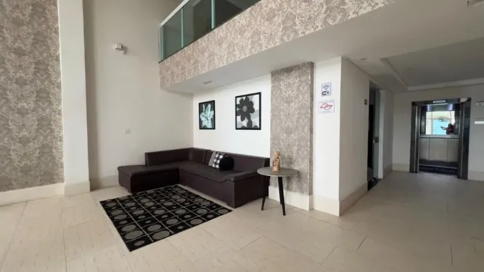 Apartamento Mobiliado 2 Quartos 1 Suíte no Centro de Mongaguá | Vista Lateral Mar | Piscin