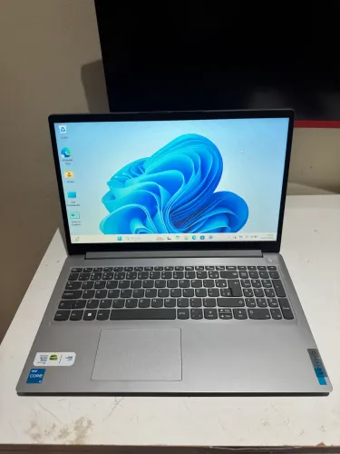 Notebook Lenovo | i3 12ª Geração | 256GB NVMe | Teclado Numérico | Tela 15.6 Polegas