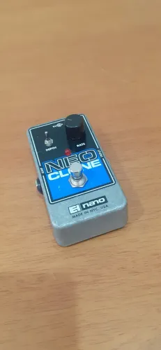 Pedal de Chorus Neo Clone Eletro Harmonix .