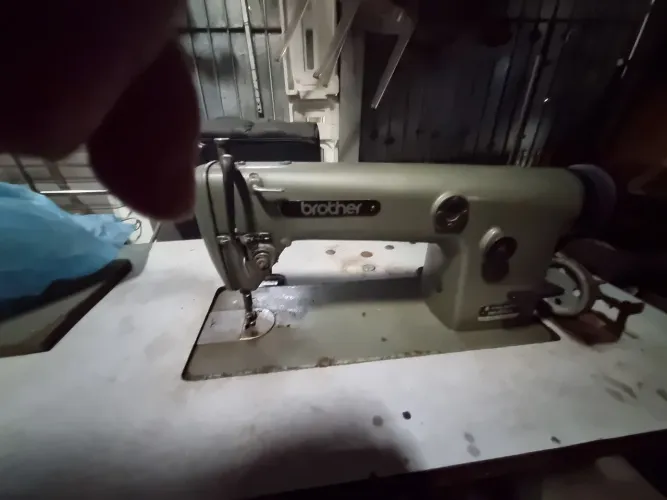 Maquina de costura reta brother