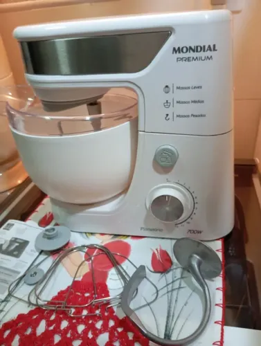 Batedeira planetária mondial 700w nova