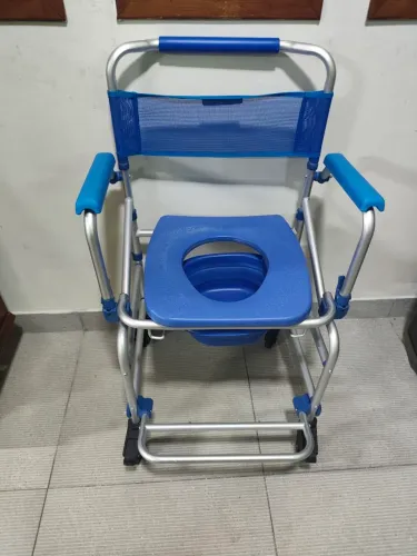 Cadeira de roda de banho