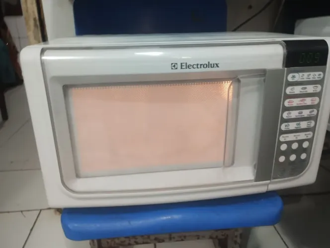 Microondas de 25 l pega tudo esquenta bem