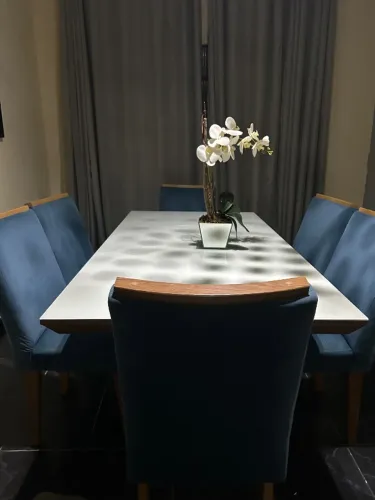 Mesa de jantar com tampo de vidro