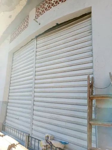 3 CONJUNTO DE PORTAS PARA LOJA. CADA JOGO DE 2 PORTAS 3 X 3 METROS COM MOLAS,.