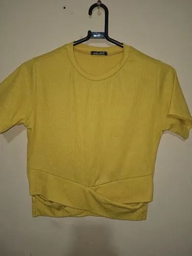 Blusa cropped amarela canelada