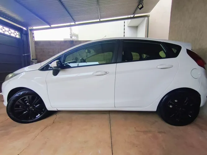 Ford Fiesta 1.5 16V Flex Mec. 5P 2014