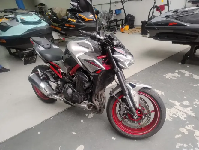 KAWASAKI Z 900 23