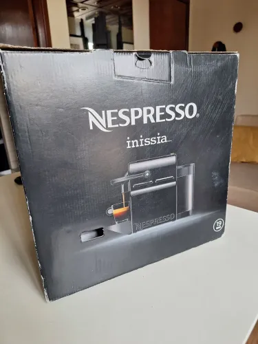 Cafeteira Nespresso Inissia D40 - IMPORTADA - Automática - Preta
