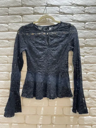 Blusa preta de renda tamanho P