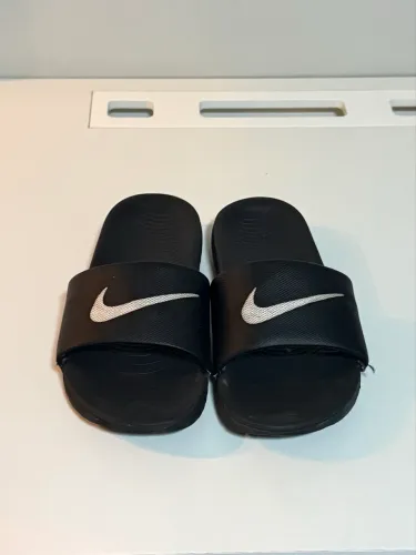 Chinelo Nike Preto Logo