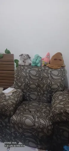 Vendo sofa uma poltrona e dois lugares em ótimo estado