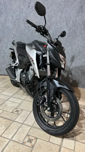 Honda CB300F Twister 2026 - Baixo Km - Garantia de Fábrica