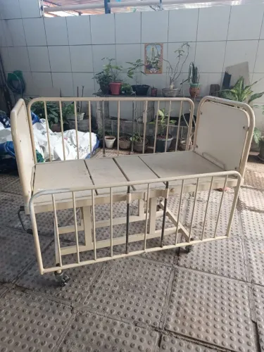 Berço hospitalar infantil