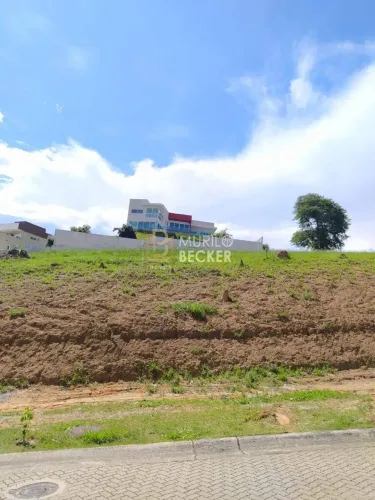 Terreno em aclive 900m² com vista panorâmica - Urbanova