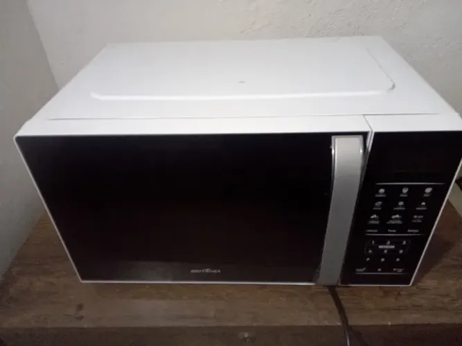 Vendo micro ondas E  escrivaninha 