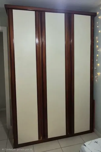 Guarda-roupa 3 portas em mogno maciço - ACEITO OFERTAS