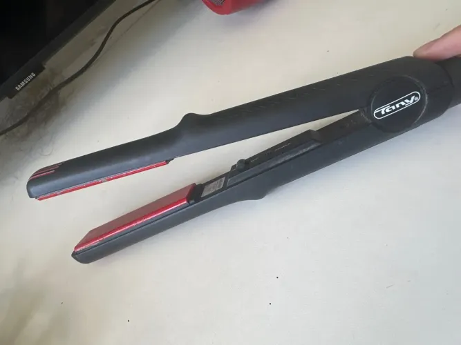 Prancha de cabelo Tany 220w
