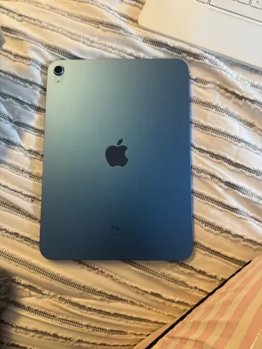 iPad 10 geração 64GB azul + capinha com teclado