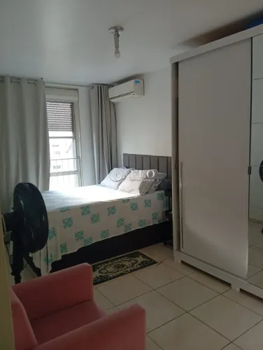 VENDE-SE APARTAMENTO DE 2 DORMITÓRIOS NO BAIRRO HUMAITÁ - POA/RS