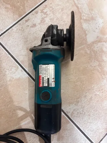 Esmerilhadeira Makita 9524NB 115mm 540W - Usada