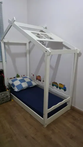 Vendo cama Montessoriana infantil com colchão 