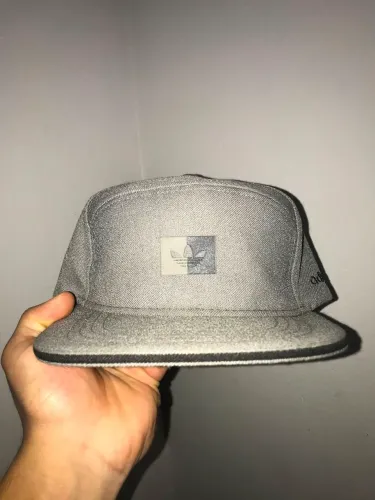 Boné Adidas Originals Trefoil Snapback Cinza Aba Reta