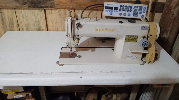 Vendo uma máquina reta eletrônica valor 2000 mil