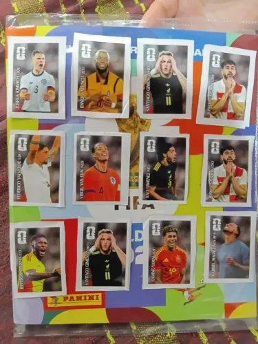 Troco ou vendo figurinhas da coca cola,por uma do Alphonso Davies CC11