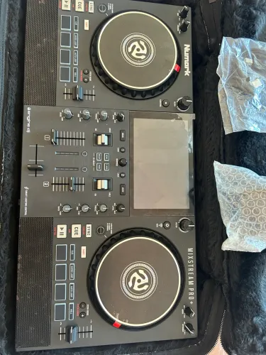 Controladora All in one Dj Numark Mixstream Pro