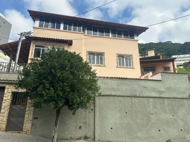 casa 300 m2, bairro Santa Helena Venda e Locação, vazia, tanto fins residenciais ou comerc