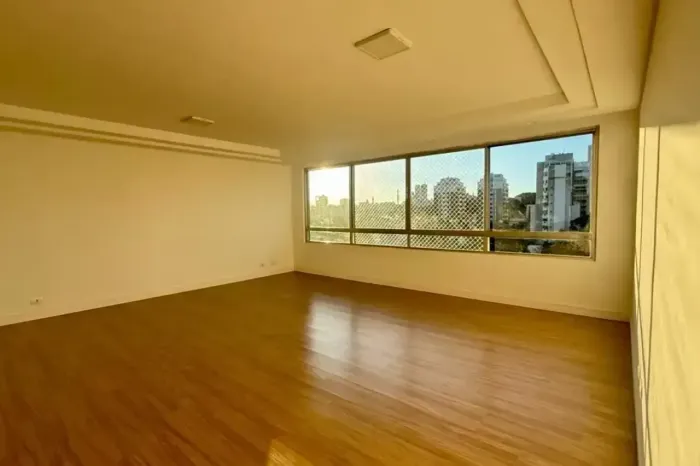 Reforma impecável - 2 vagas - 140m²