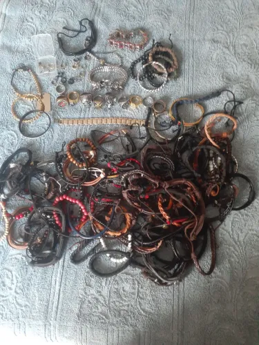 Kit de pulseiras, brincos e anéis