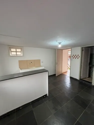 Alugo casas de 1 e 2 quartos a 30m da Unifoa a partir de R$750